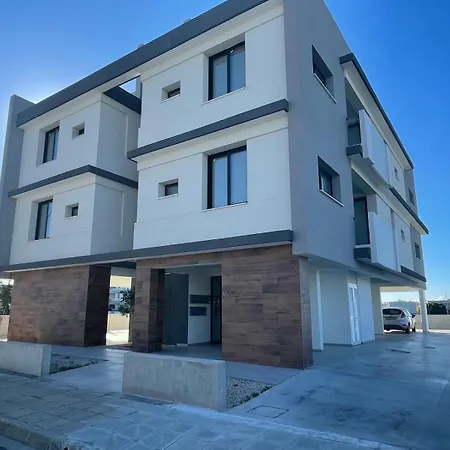 One Bedroom Whole Apartment With Veranda *