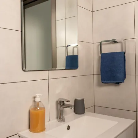One Bedroom Whole Apartment With Veranda Apartman *