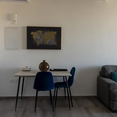 One Bedroom Whole Apartment With Veranda Apartment *