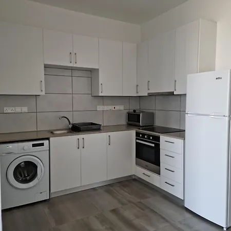 One Bedroom Whole Apartment With Veranda *