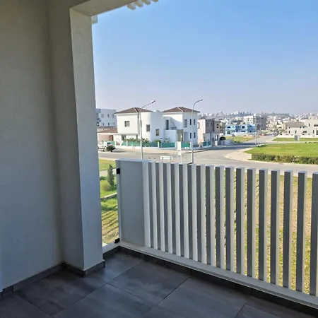 One Bedroom Whole Apartment With Veranda Aglantzia